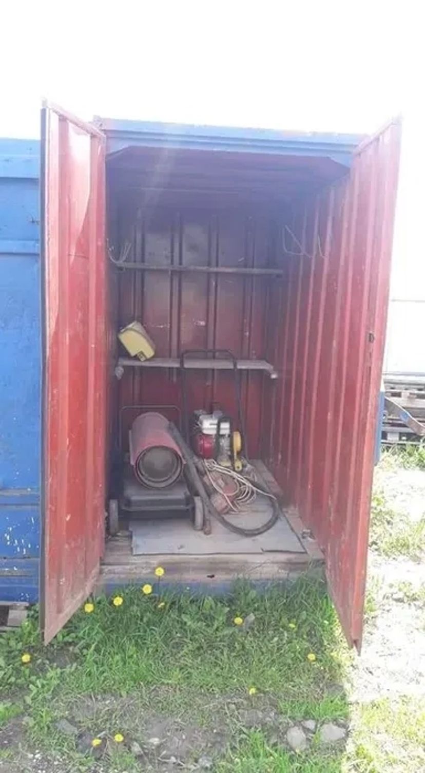 Контейнери та вагончики