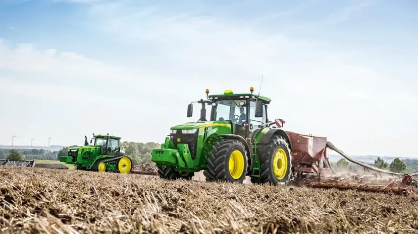  Трактор John Deere 8370R з оборотним плугом