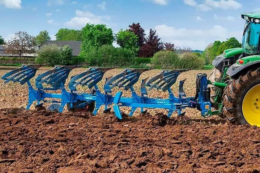  Трактор John Deere 8370R з оборотним плугом