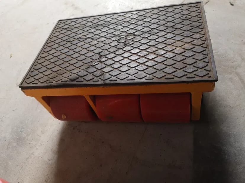 Підкатні такелажні роликові опори, домкрат