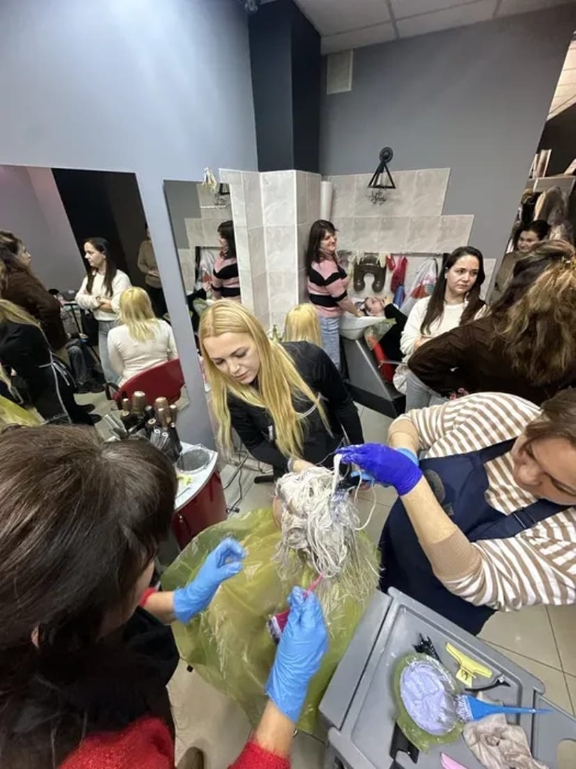 Курси перукарів та манікюру "Селена".
