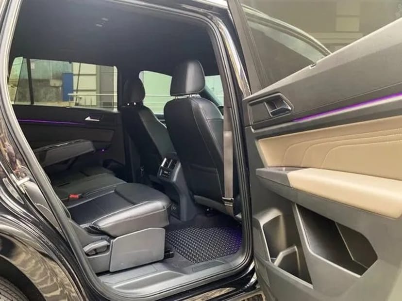 201 Джип Volkswagen Atlas для трансферу в Європу Варшава Краків Кишинів