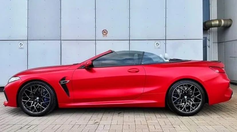 286 Кабріолет BMW M8 F91 Cabrio червона