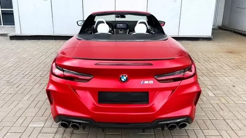 286 Кабріолет BMW M8 F91 Cabrio червона