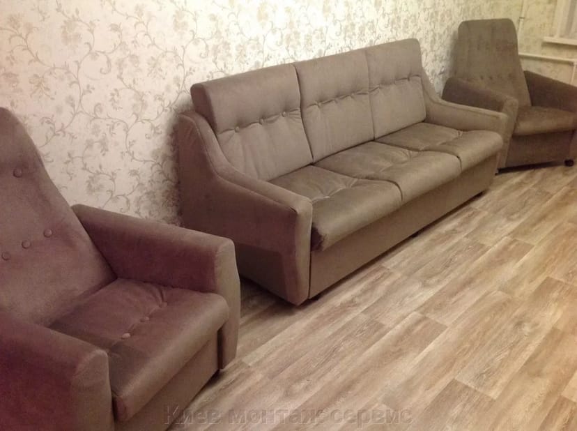 Ремонт меблів у Броварах, Києві, Борисполе, Бортничах. Перетяжка и обивка дивану