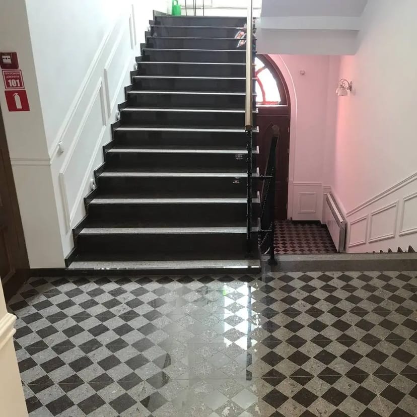 Виготовлення гранітних сходів на замовлення, оздоблення сходів, ґанок із граніту