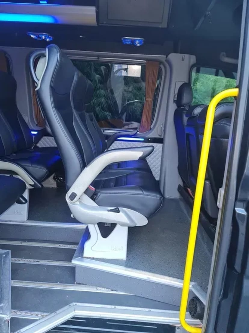 Пасажирські перевезення. 21 пас. місць по Україні та Європа. 15₴ / км.