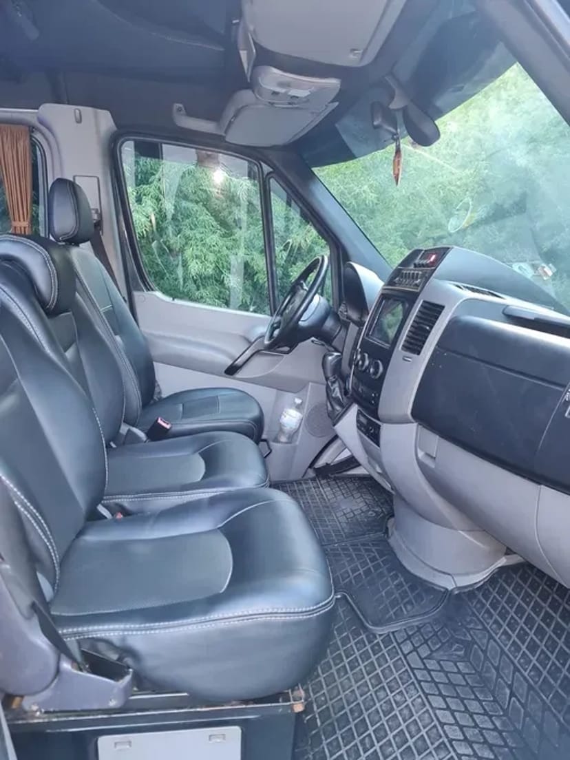 Пасажирські перевезення. 21 пас. місць по Україні та Європа. 15₴ / км.