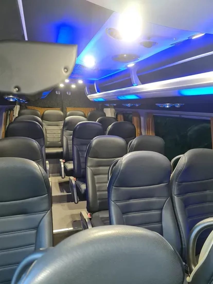 Пасажирські перевезення. 21 пас. місць по Україні та Європа. 15₴ / км.