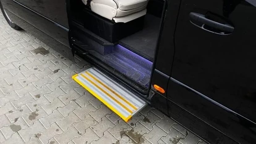 425 Мікроавтобус на весілля Mercedes Sprinter 8 місць з водієм