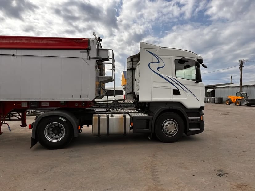 Тягач SCANIA