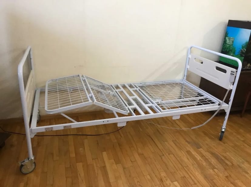 Медичне ортопедичне ліжко з електричним регулюванням Чотирисекційне
