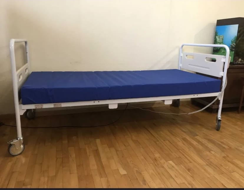 Медичне ортопедичне ліжко з електричним регулюванням Чотирисекційне
