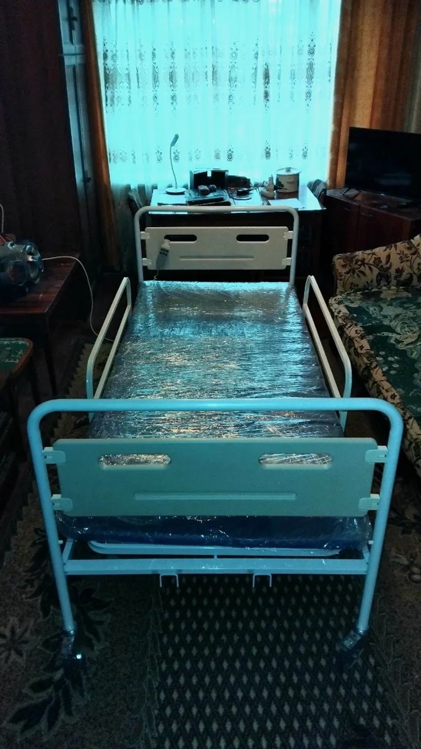 Медичне ортопедичне ліжко з електричним регулюванням Чотирисекційне