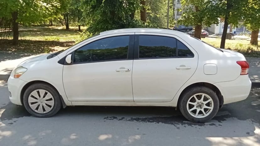 Toyota yaris 1.5 седан 2008 мех5 механіка біла, made in japan