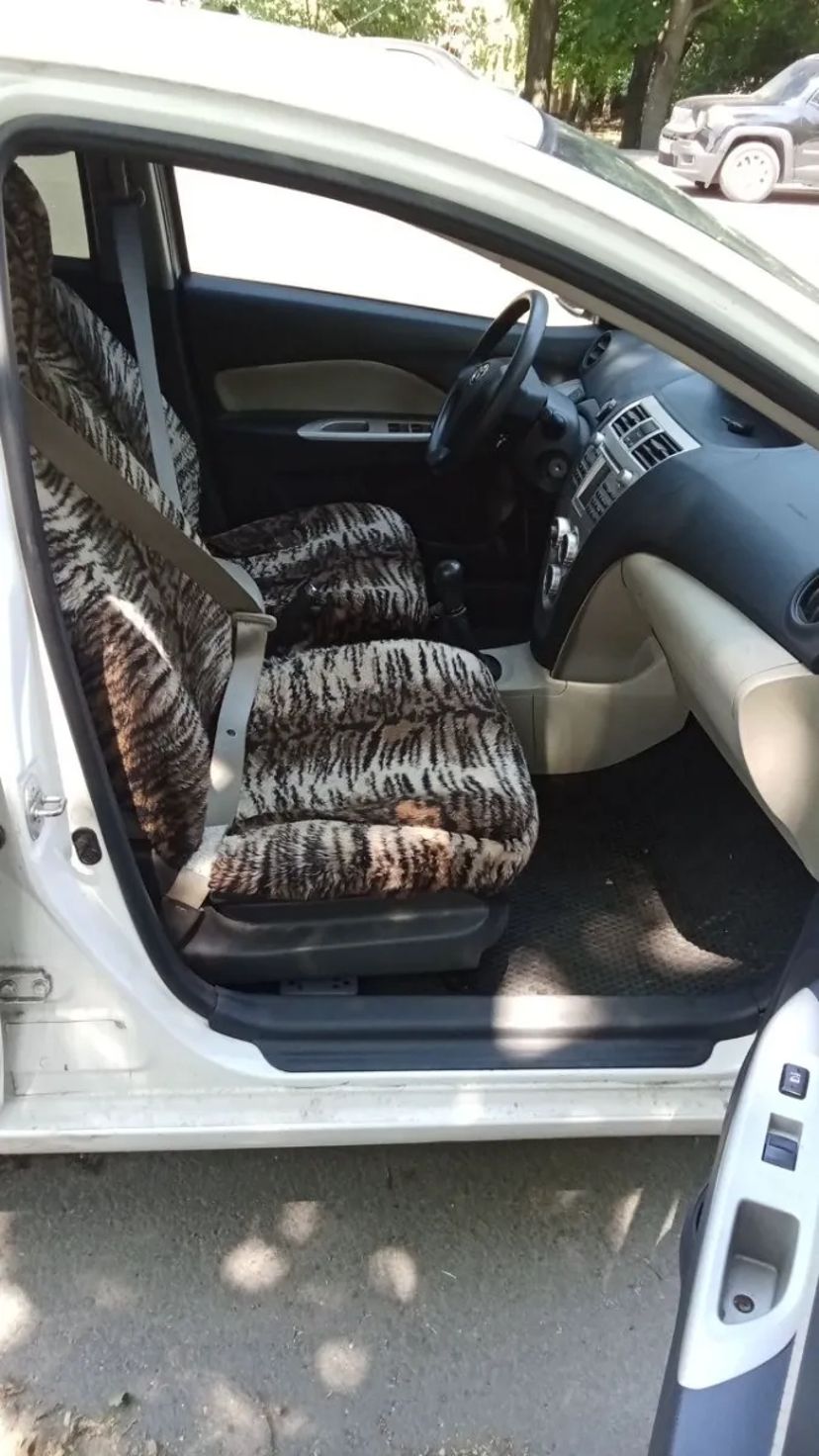 Toyota yaris 1.5 седан 2008 мех5 механіка біла, made in japan