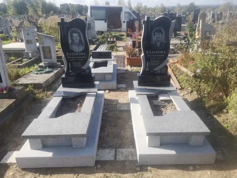 Ремонт старих пам'ятників. Залиття Обмосток. Вирівнювання пам'ятників