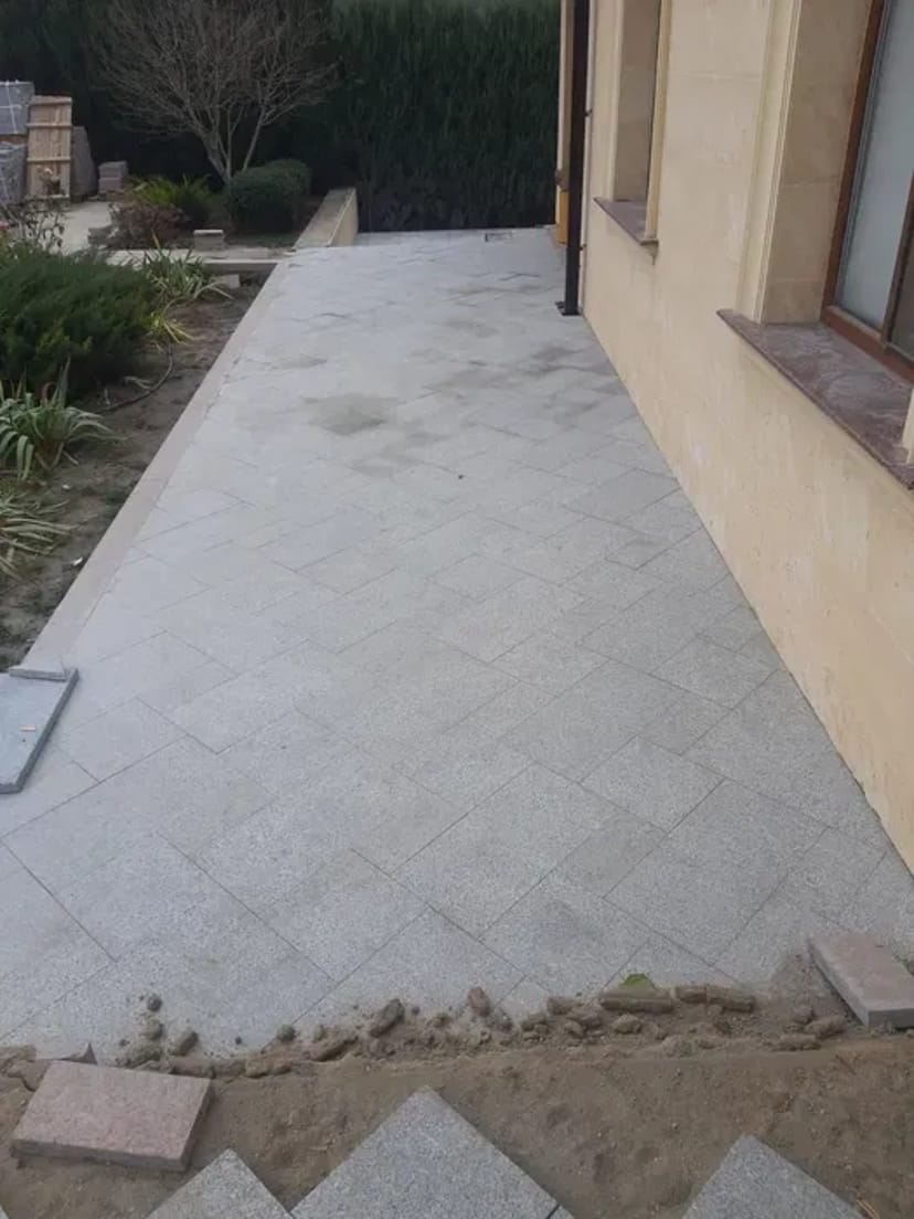 Укладання тротуарної плитки гранітної бруківки. Гарантуємо якість!