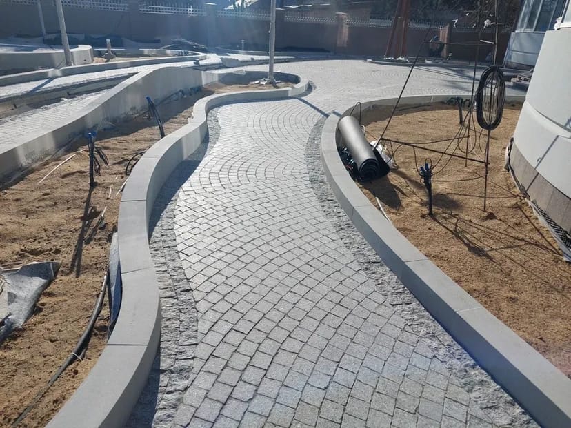 Укладання тротуарної плитки гранітної бруківки. Гарантуємо якість!