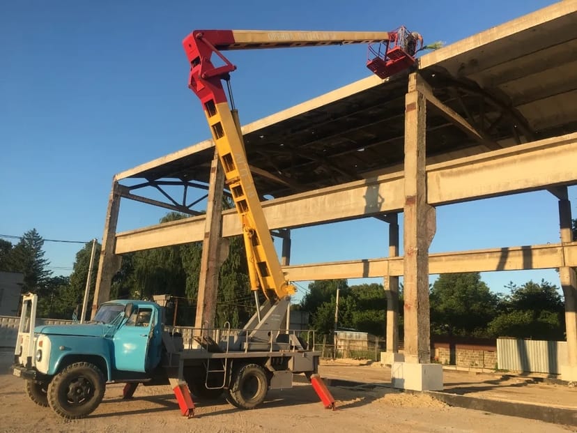 Послуга ліктьової автовишки АГП-18 від власника.