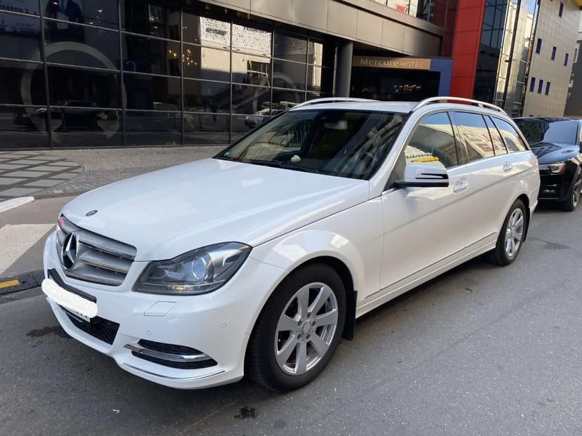 Авто Mercedes-Benz W204— Компактний преміум для ваших справ