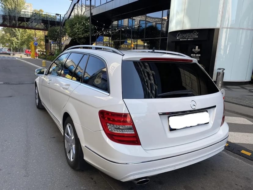 Авто Mercedes-Benz W204— Компактний преміум для ваших справ