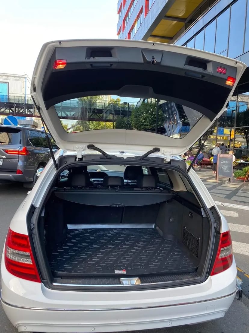 Авто Mercedes-Benz W204— Компактний преміум для ваших справ