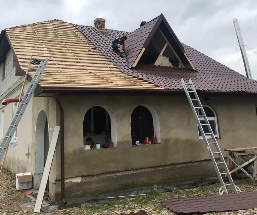 Монтаж дахів, водостічних систем, підсофітів. Все для даху!