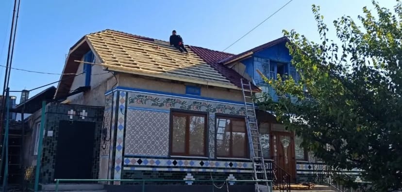 Монтаж дахів, водостічних систем, підсофітів. Все для даху!