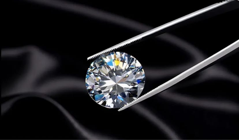 Експертна Оцінка Діамантів: Дізнайтесь Справжню Вартість Вашого Каменю.