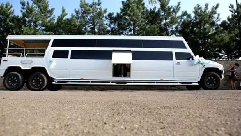 032 Лімузина Хаммер H2 на весілля в Києві – ефект, комфорт