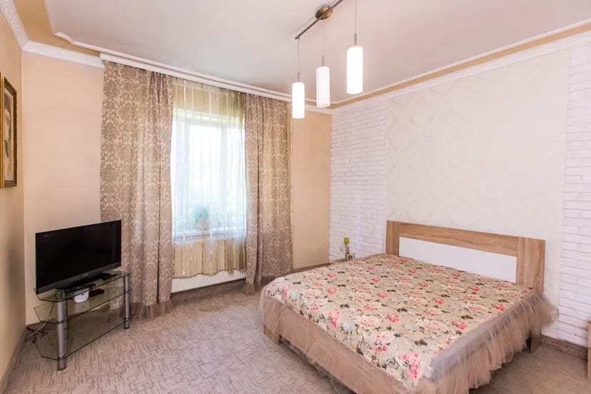 Гарна та затишна (до 7осіб) 2х кімн квартира подобово в центрі Львова