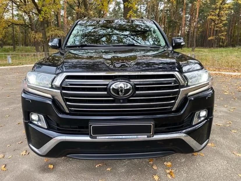 090 Позашляховик на весілля Toyota Land Cruiser 200 з водієм