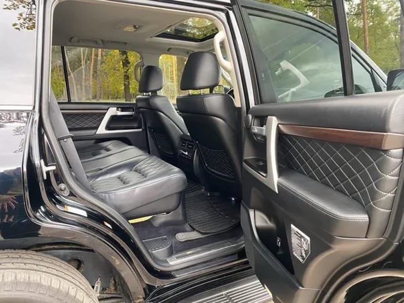 090 Позашляховик на весілля Toyota Land Cruiser 200 з водієм