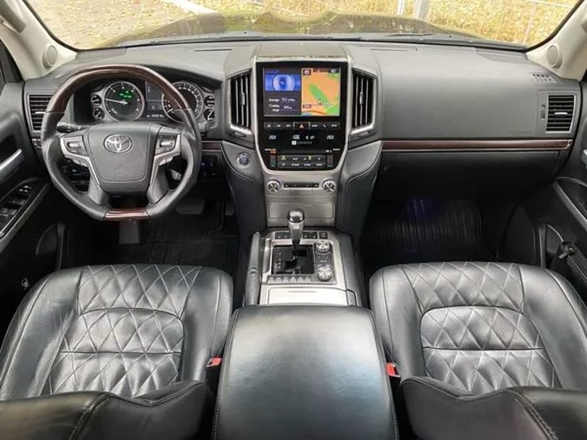 090 Позашляховик на весілля Toyota Land Cruiser 200 з водієм