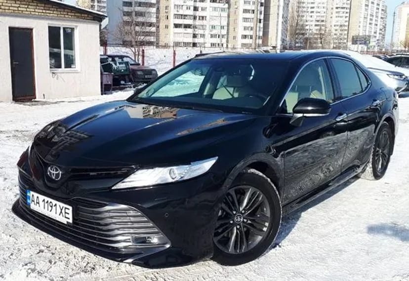 150 Toyota Camry V70 чорна замовити авто на весілля