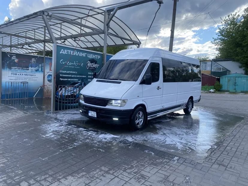 Пасажирські перевезення з водієм 