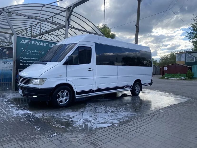 Пасажирські перевезення з водієм 