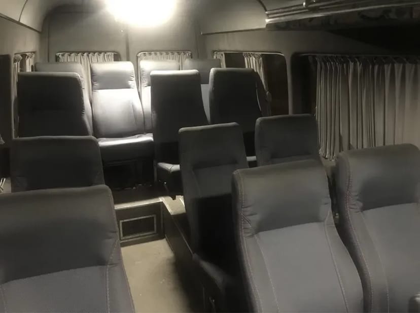 Пасажирські перевезення з водієм 