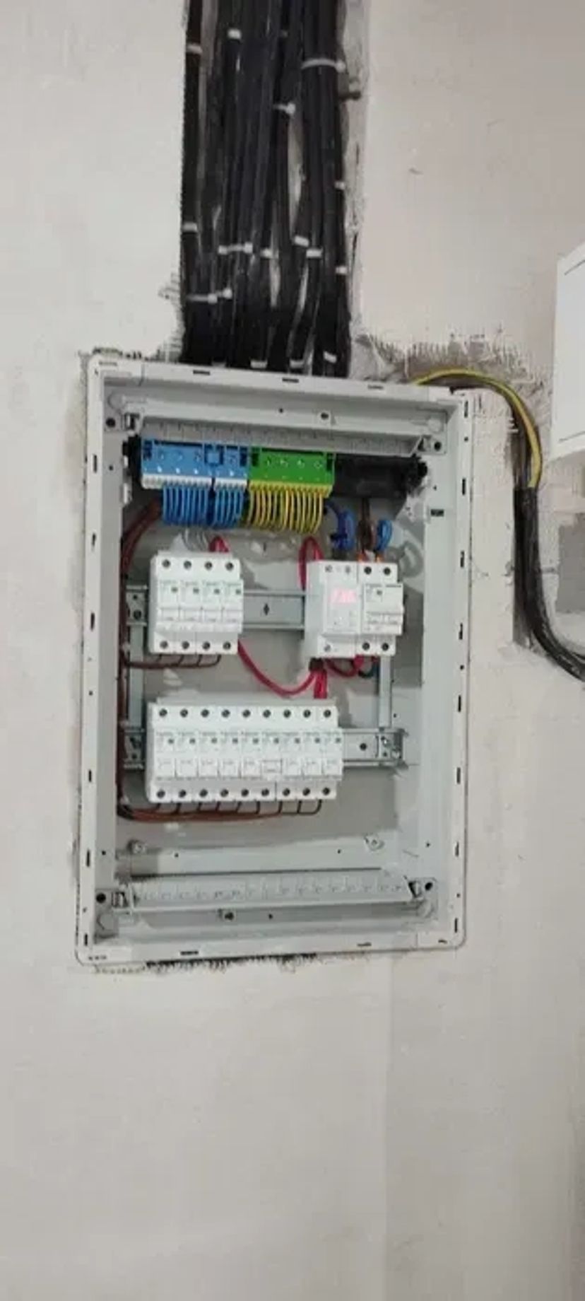 Якісна електрика під ключ. Нова проводка та заміна старої.