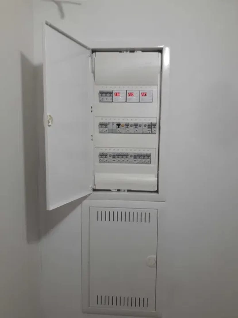 Комплексні електромонтажні роботи з гарантією безпеки та якісного виконання