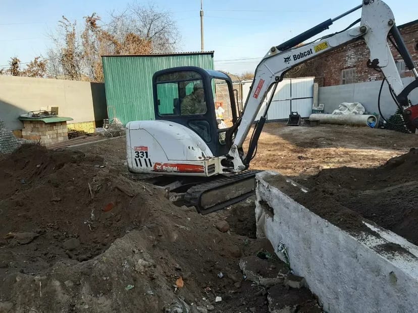 Послуги гусеничного трактора екскаватор