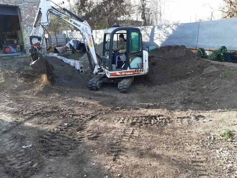 Послуги гусеничного трактора екскаватор