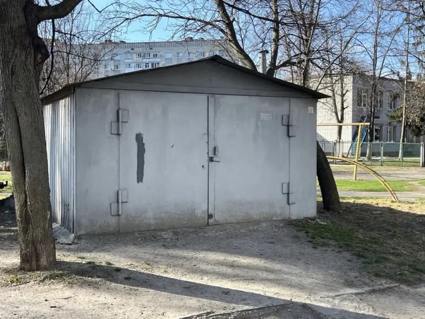 Сухий гараж в районі Макдональдса