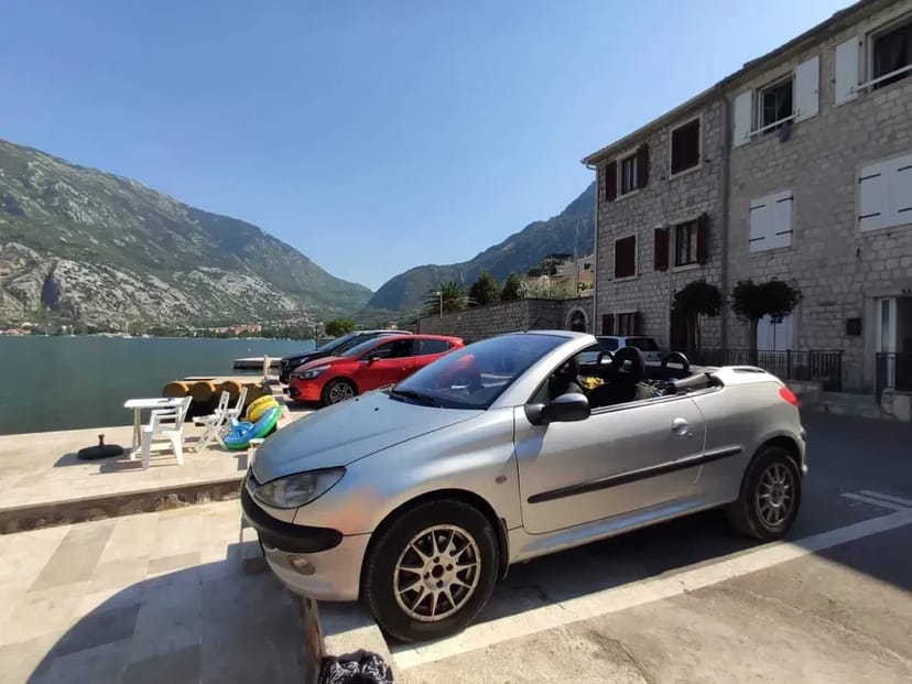  Кабріолет Peugeot 206 CC Авто подається тільки з водієм