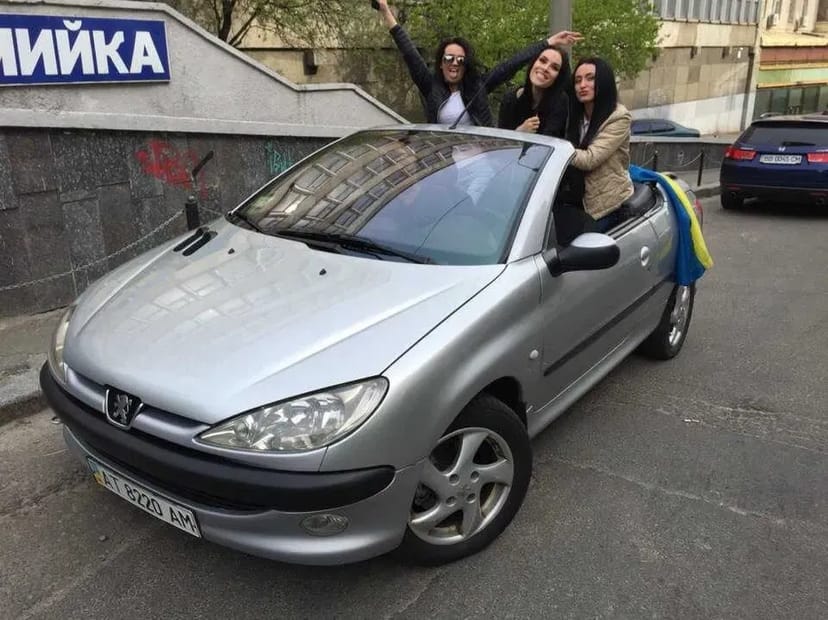  Кабріолет Peugeot 206 CC Авто подається тільки з водієм