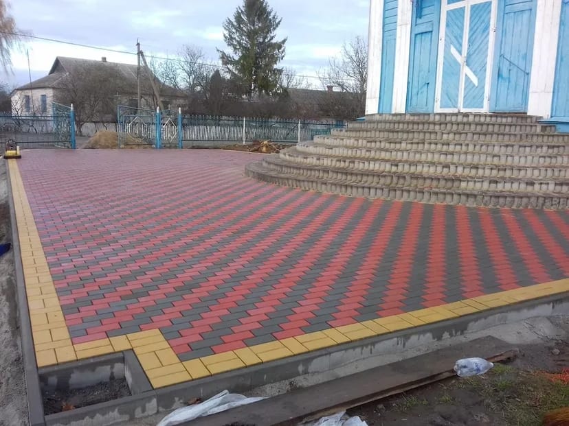 Вкладання бруківки та тротуарної плитки. Гарантуємо якісну роботу.