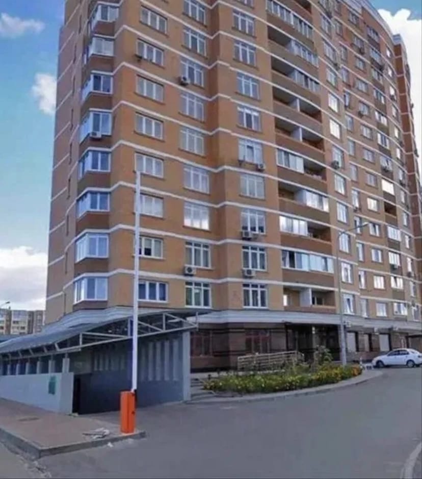 Паркомісце в підземному паркінгу