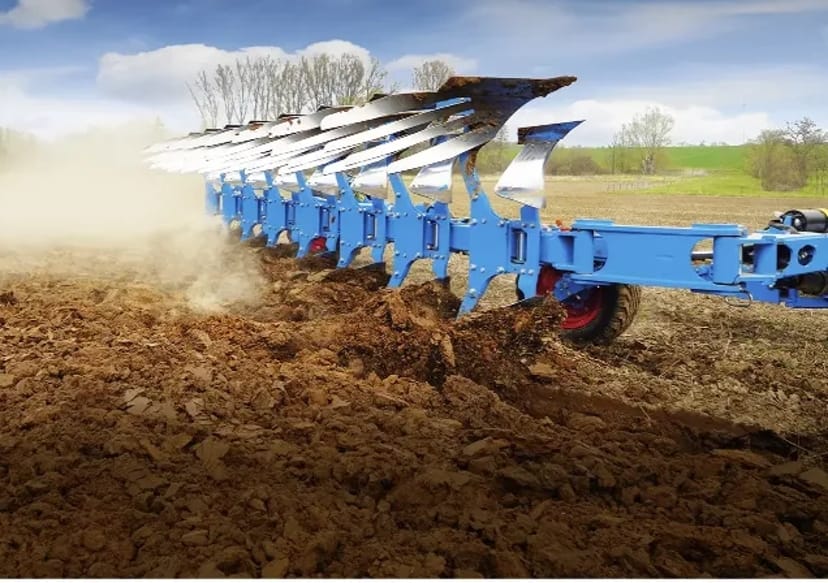 Оранка землі - місто Дніпро