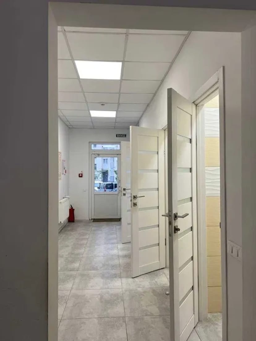 Фасадне комерційне приміщення 110 м² вул.Тернопільська, 21к